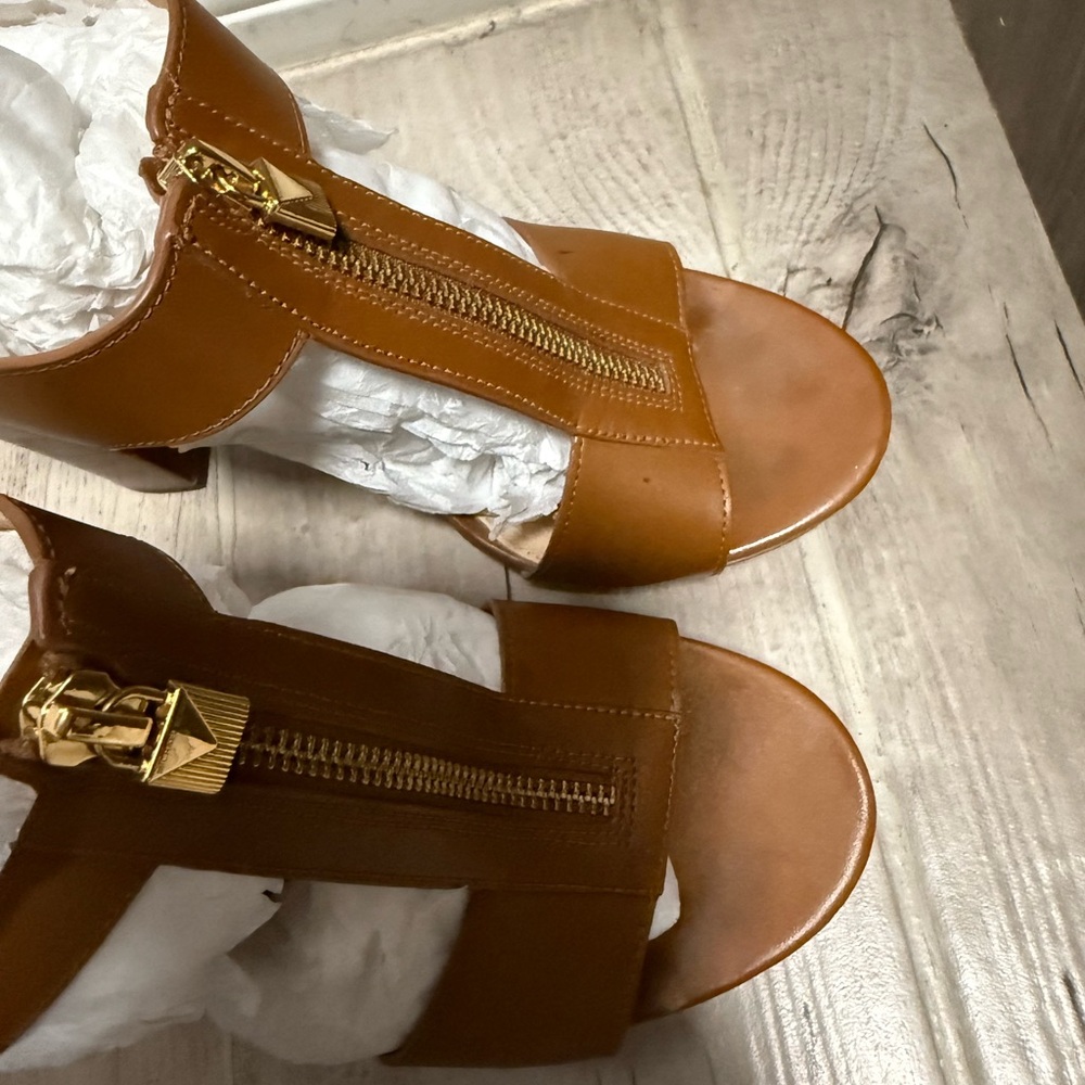 Michael Kors Tan Heeled Sandals with Gold Zipper - Picture 4 of 4